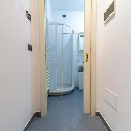 Falcon House - Nel Cuore Di *