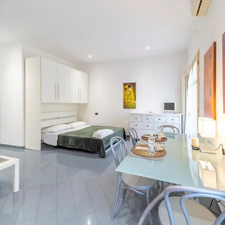 Falcon House - Nel Cuore Di