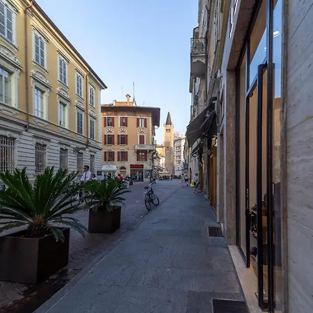 Falcon House - Nel Cuore Di Parma