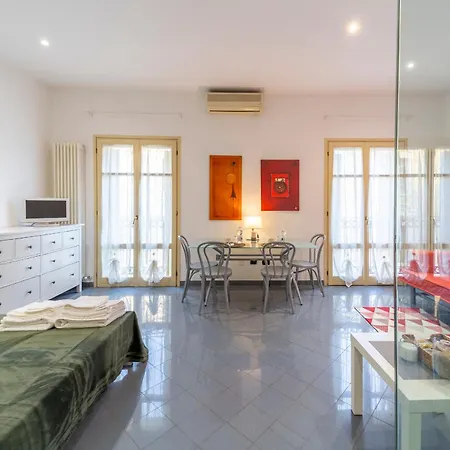 Falcon House - Nel Cuore Di Apartamento Parma