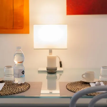 Falcon House - Nel Cuore Di