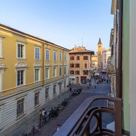 Falcon House - Nel Cuore Di