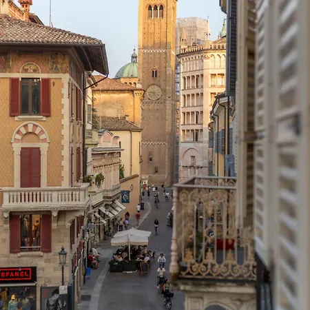 Falcon House - Nel Cuore Di Apartamento Parma