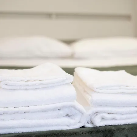 Falcon House - Nel Cuore Di *