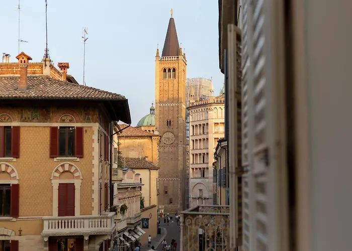 Falcon House - Nel Cuore Di * פארמה