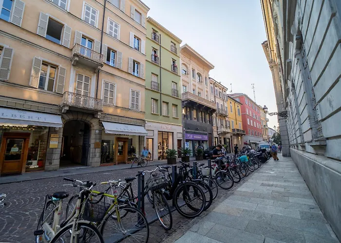 Falcon House - Nel Cuore Di * פארמה