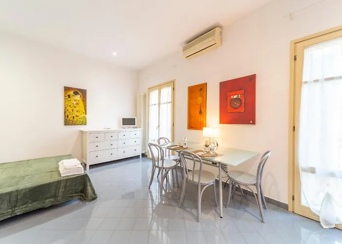 Falcon House - Nel Cuore Di פארמה