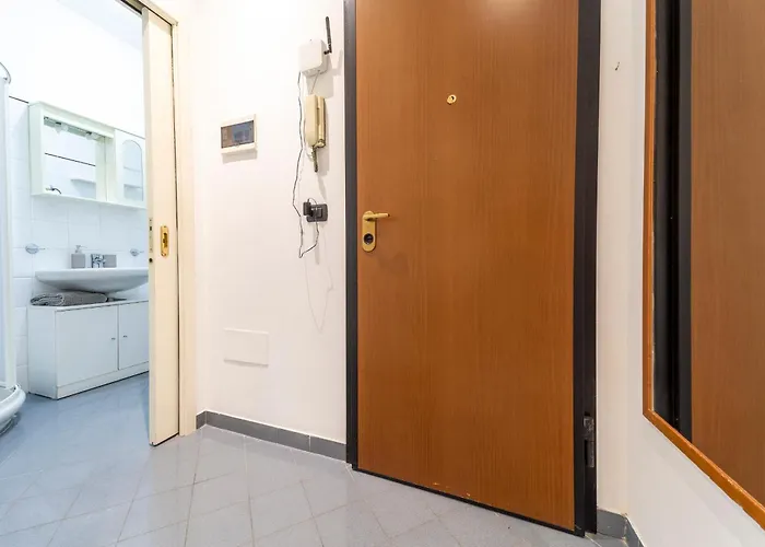 Falcon House - Nel Cuore Di *