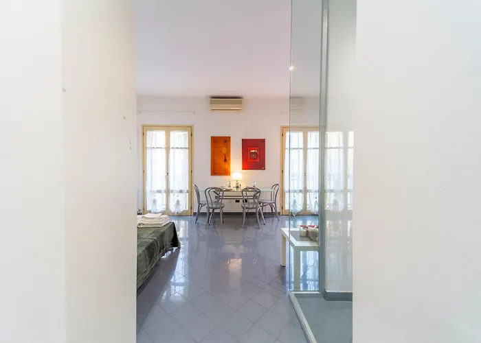 Falcon House - Nel Cuore Di דירה פארמה