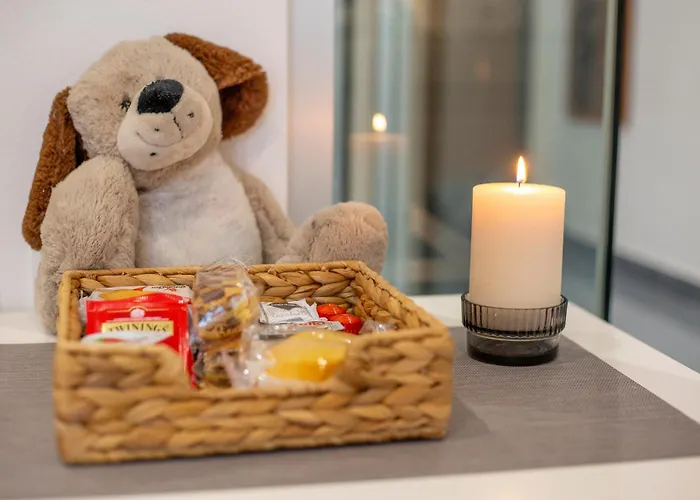 Falcon House - Nel Cuore Di Apartman Parma